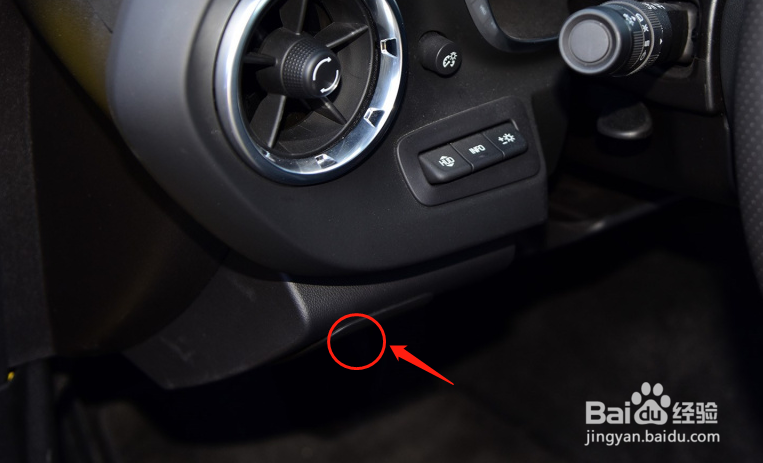 雪佛兰科迈罗汽车灯光高度怎么调节