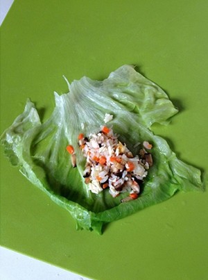 圆白菜裹虾肉末
