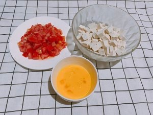 食补佳品西红柿鸡蛋豆腐汤的做法