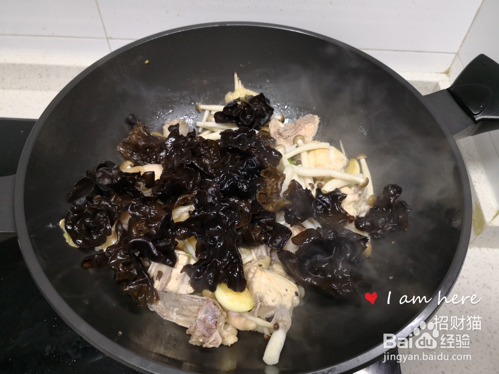 妈妈教我做的蟹味菇木耳鸡煲