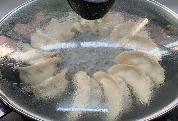 玉米猪肉生煎饺
