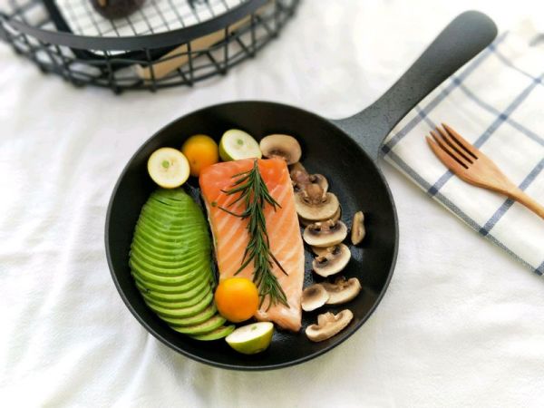 口蘑迷迭香煎三文鱼