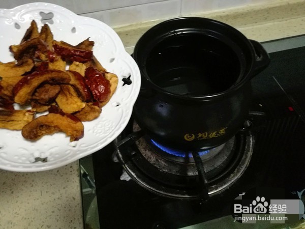 红枣桂圆煮鸡蛋甜汤的做法