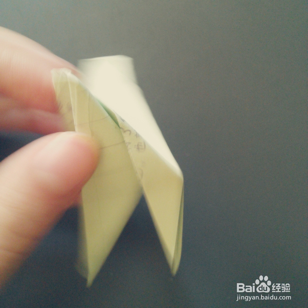 和小朋友一起用废纸折动物吧：[5]折长颈鹿