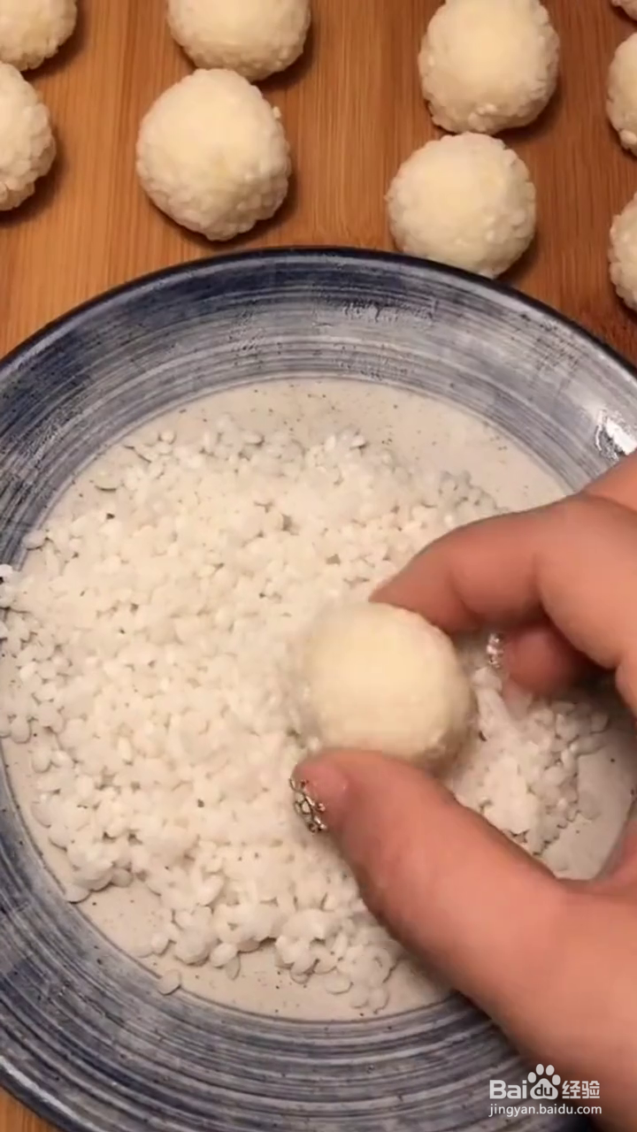 如何制作好吃的糯米土豆球