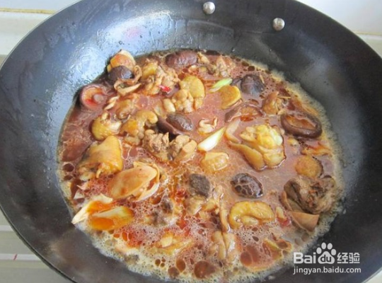 墨鱼干红烧三黄鸡的制作方法