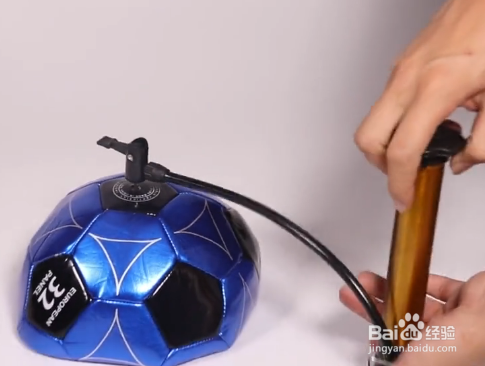 如何给足球打气