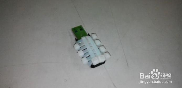 推拉式的U盘用久了就会坏掉，看下我是怎么改的