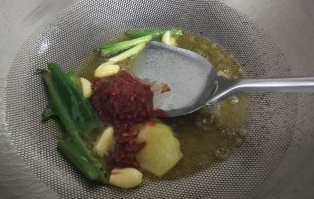 鸡爪鸡翅煲怎么做