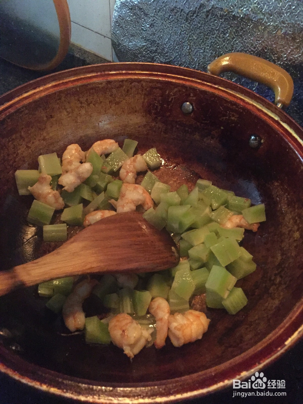 老爸亲传的自创菜——青笋大虾仁