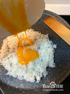 黄金蛋炒饭的制作
