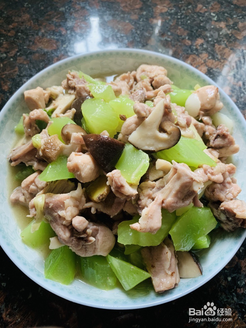 谁都能做好的青笋香菇烧兔肉