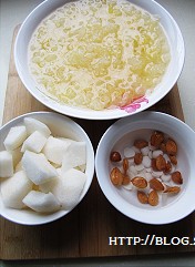 杏仁雪梨银耳汤