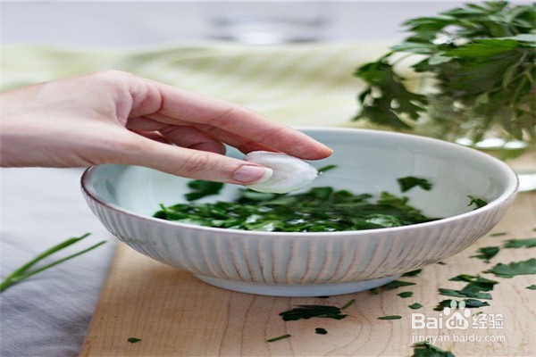 护肤攻略还花钱买护肤品？一棵芹菜让你年轻十岁