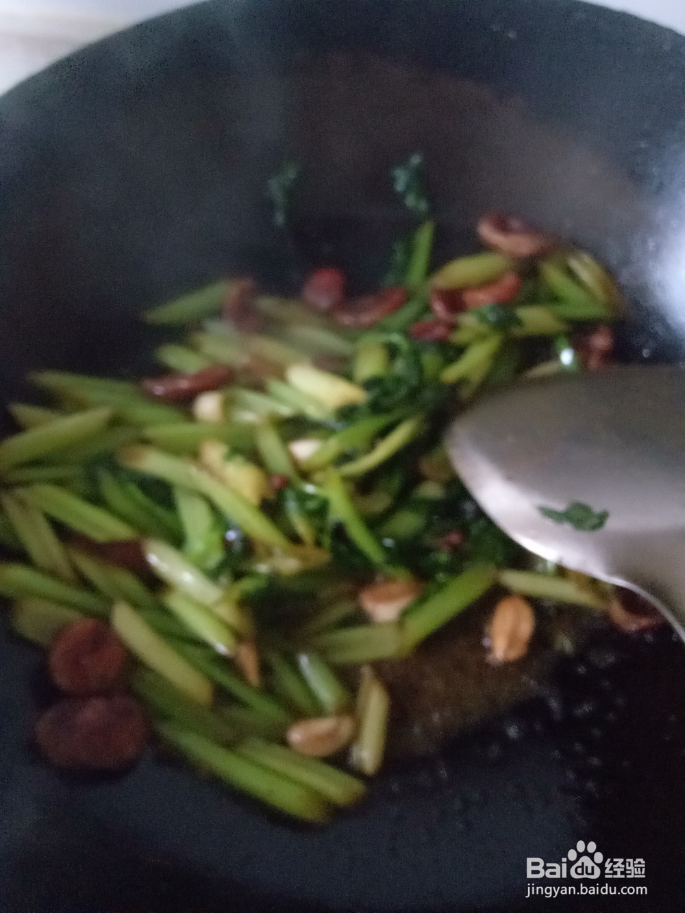 家常芹菜炒香肠