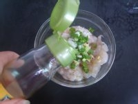 制作鲜虾云吞面