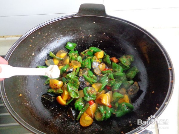 如何做青椒擂皮蛋