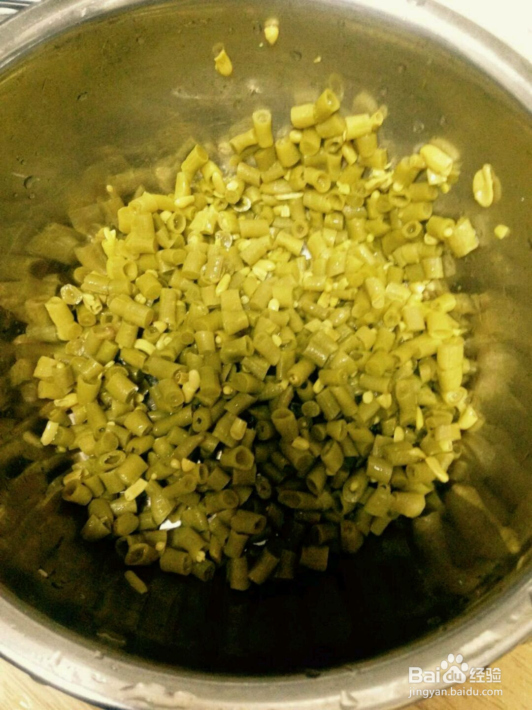 酸豆角顿鸡叉的做法