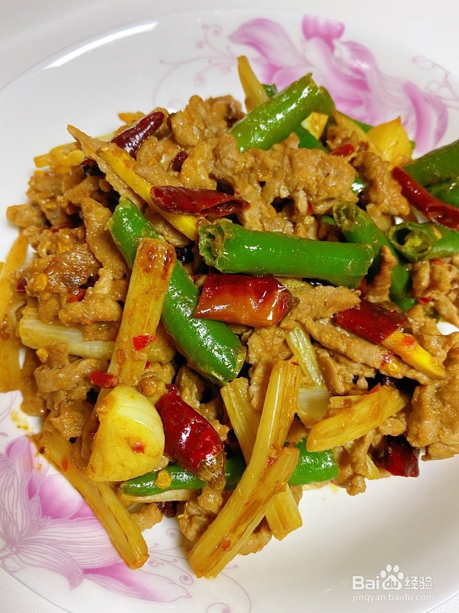 芹菜随便炒牛肉的做法