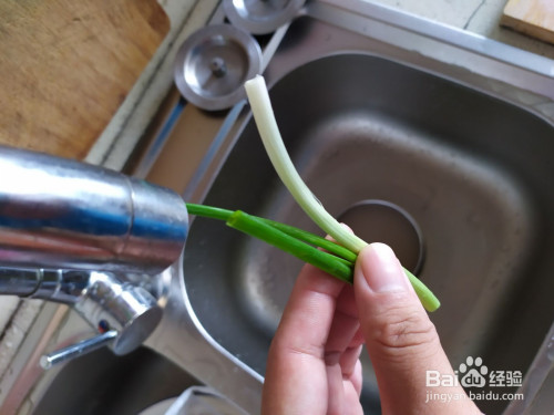 如何快速的将葱切成葱段?