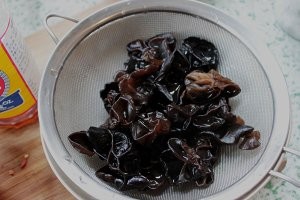 怎么做越式鲜虾木耳粉丝沙拉