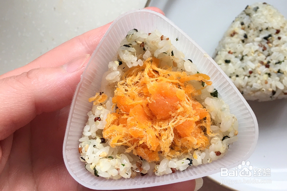 给对象做的藜麦蛋黄肉松三角饭团