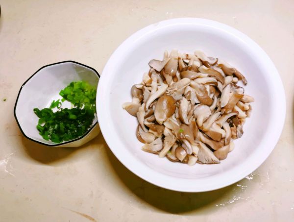 酱香菌菇炒肉片