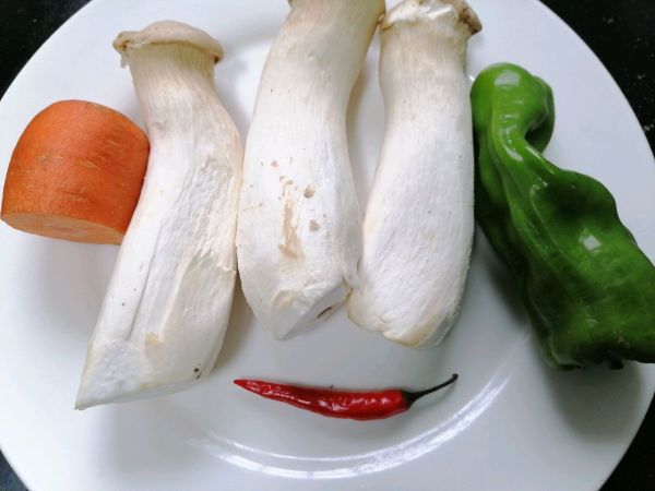 胡萝卜炒杏鲍菇