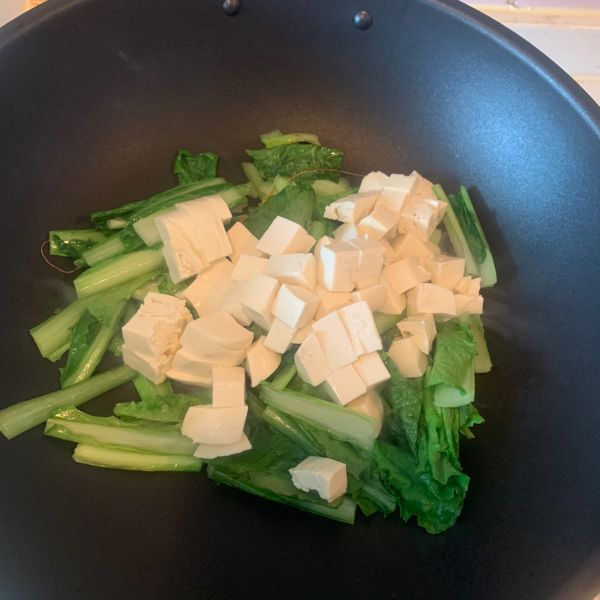 暖胃小白菜豆腐汤