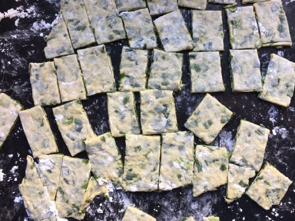酸辣韭菜面片汤