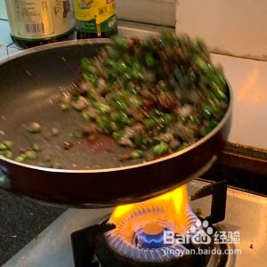 杭椒炒肉制作过程