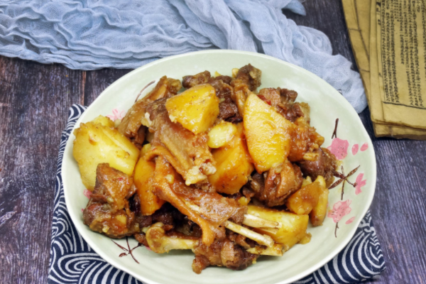 大鹅和什么一起炖最配