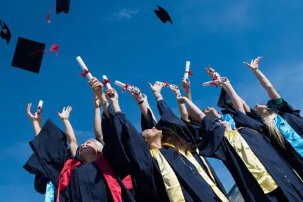 申请助学金，年收入，人均年收入写多少合适