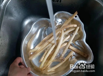 制作酸脆藕心菜