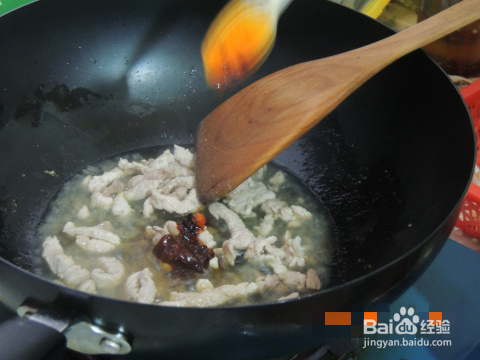 海鲜菇炒肉的做法