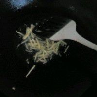 韭菜炒海肠怎么做