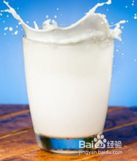 <b>鉴别牛奶是否新鲜的方法与技巧</b>