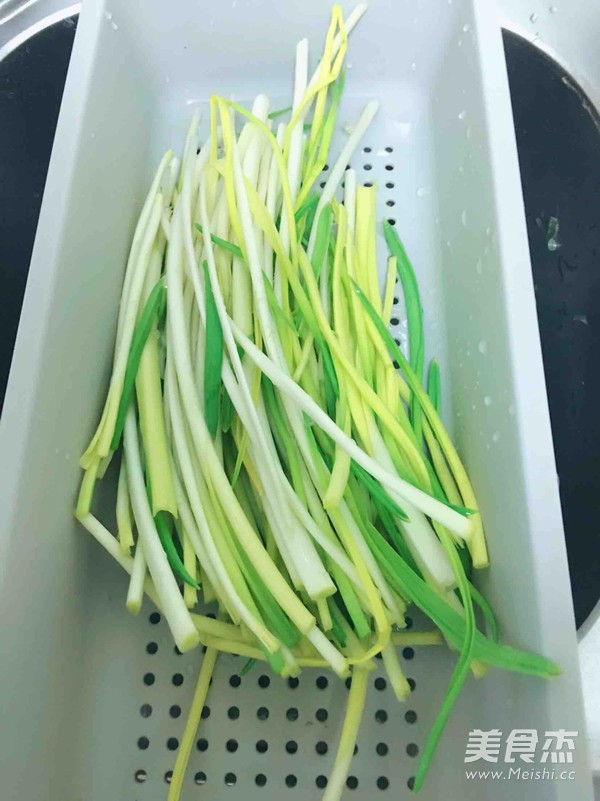 蒜苗炒鸡蛋的做法