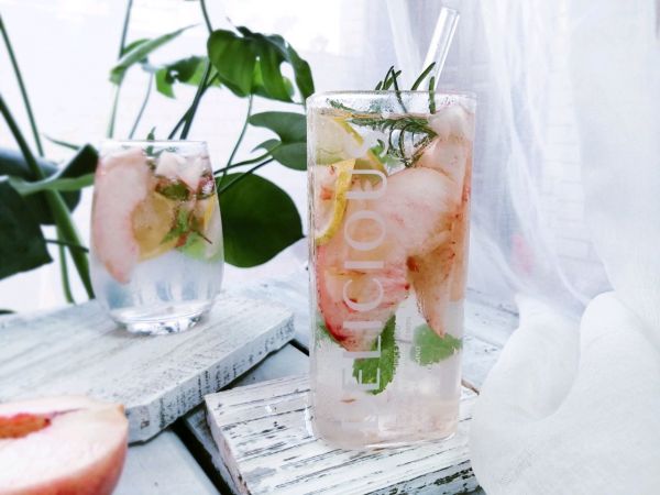 水蜜桃柠檬汽泡水