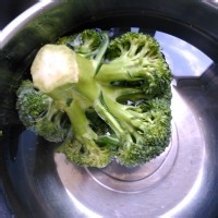 西兰花拌木耳