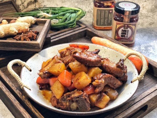 红烧土豆胡萝卜炖排骨