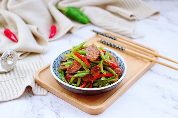 香肠辣爆芸豆丝