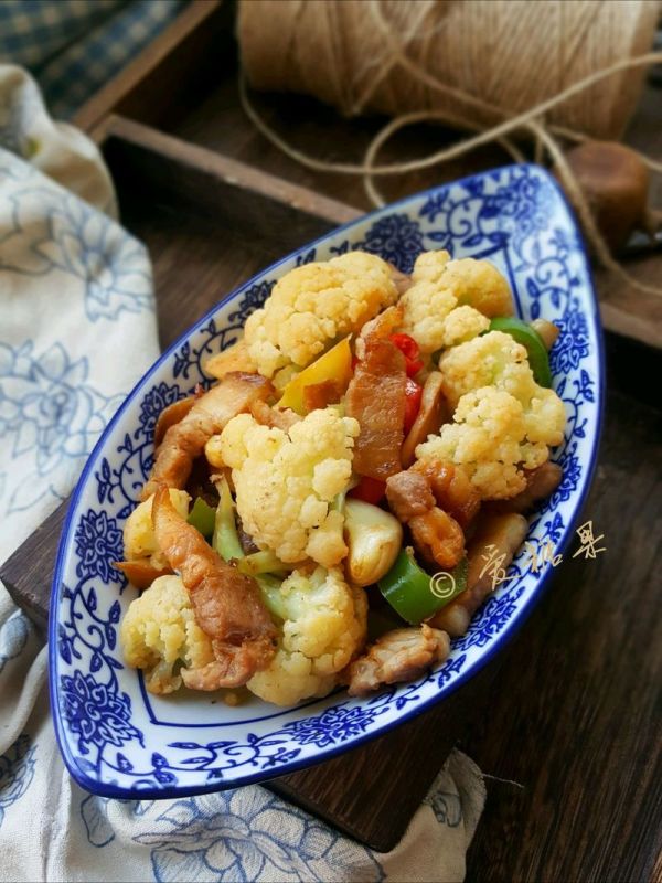 花菜炝炒五花肉