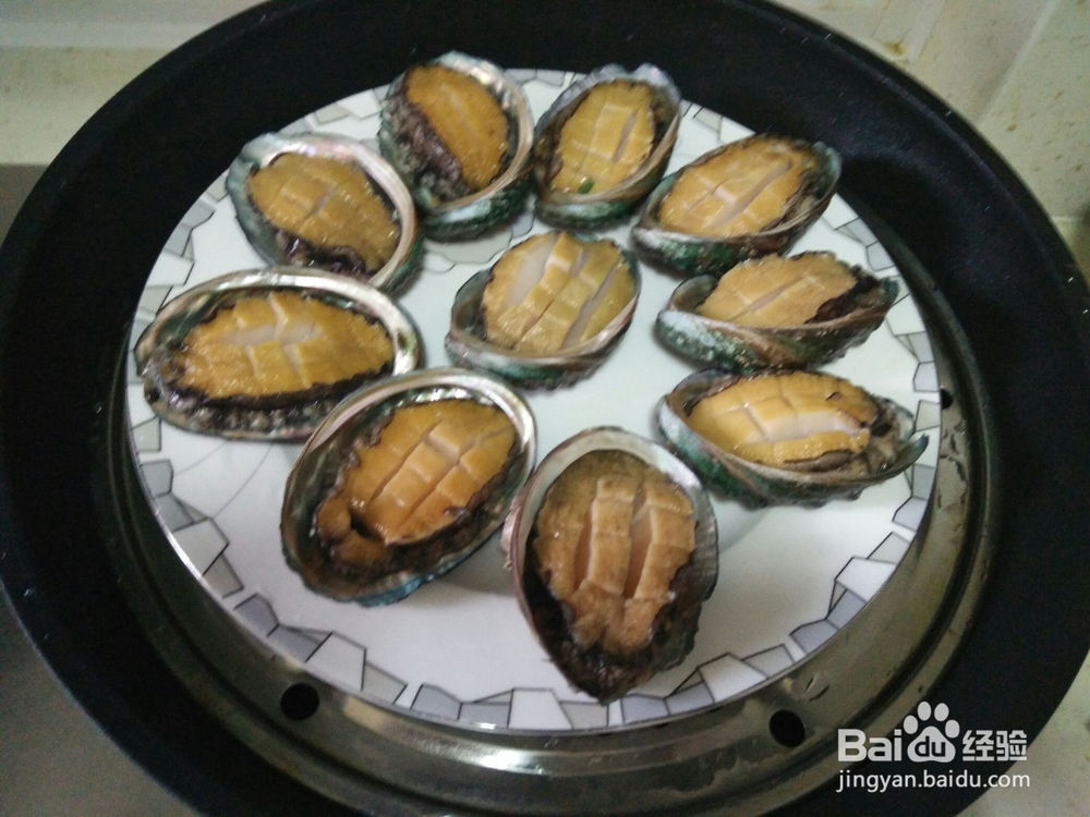 制作美味的浇汁鲍鱼