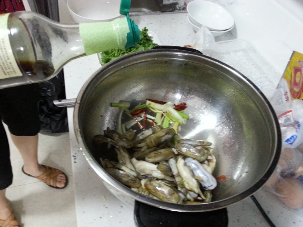 教你做辣炒小人仙，真是难得的美味