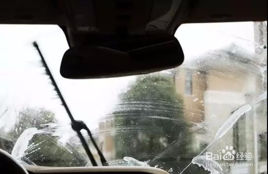 如何让爱车雨刷器刮干净