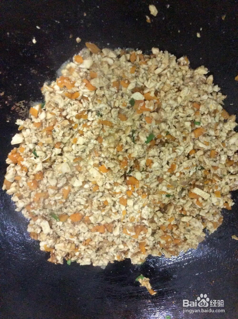 胡萝卜炒豆腐碎，豆腐渣末炒胡萝卜丁的做法