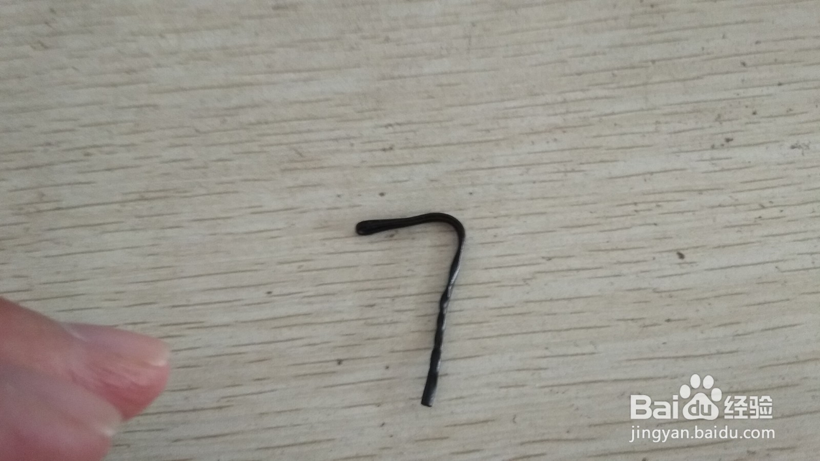 如何用一个数据线绑绳做有凹槽的中性笔的支架