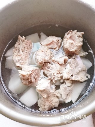 营养美味的白萝卜排骨汤