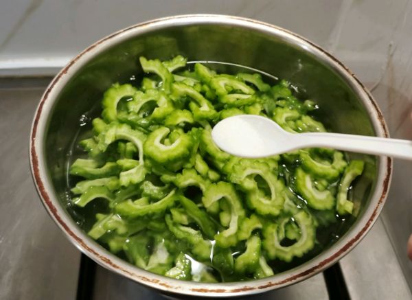 肉片青椒炒苦瓜